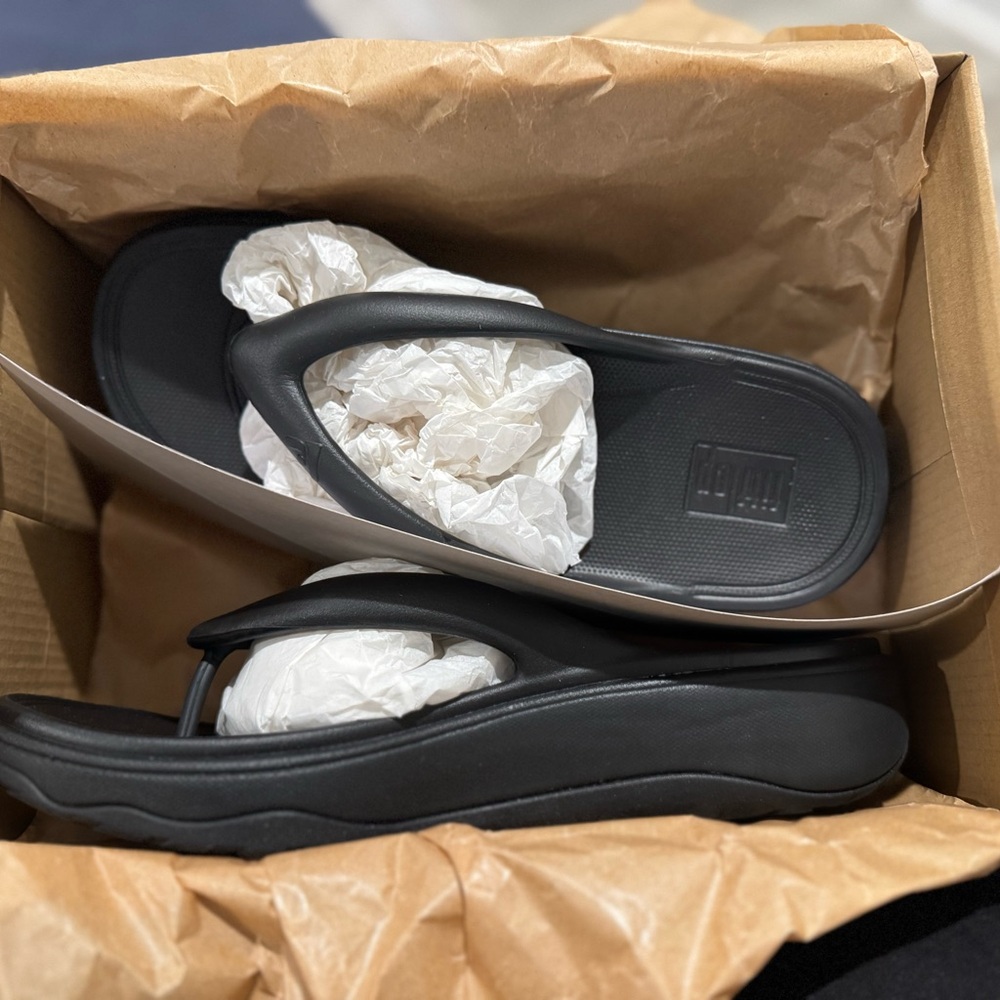 FitFlop Black Minimalist Comfort Sandals